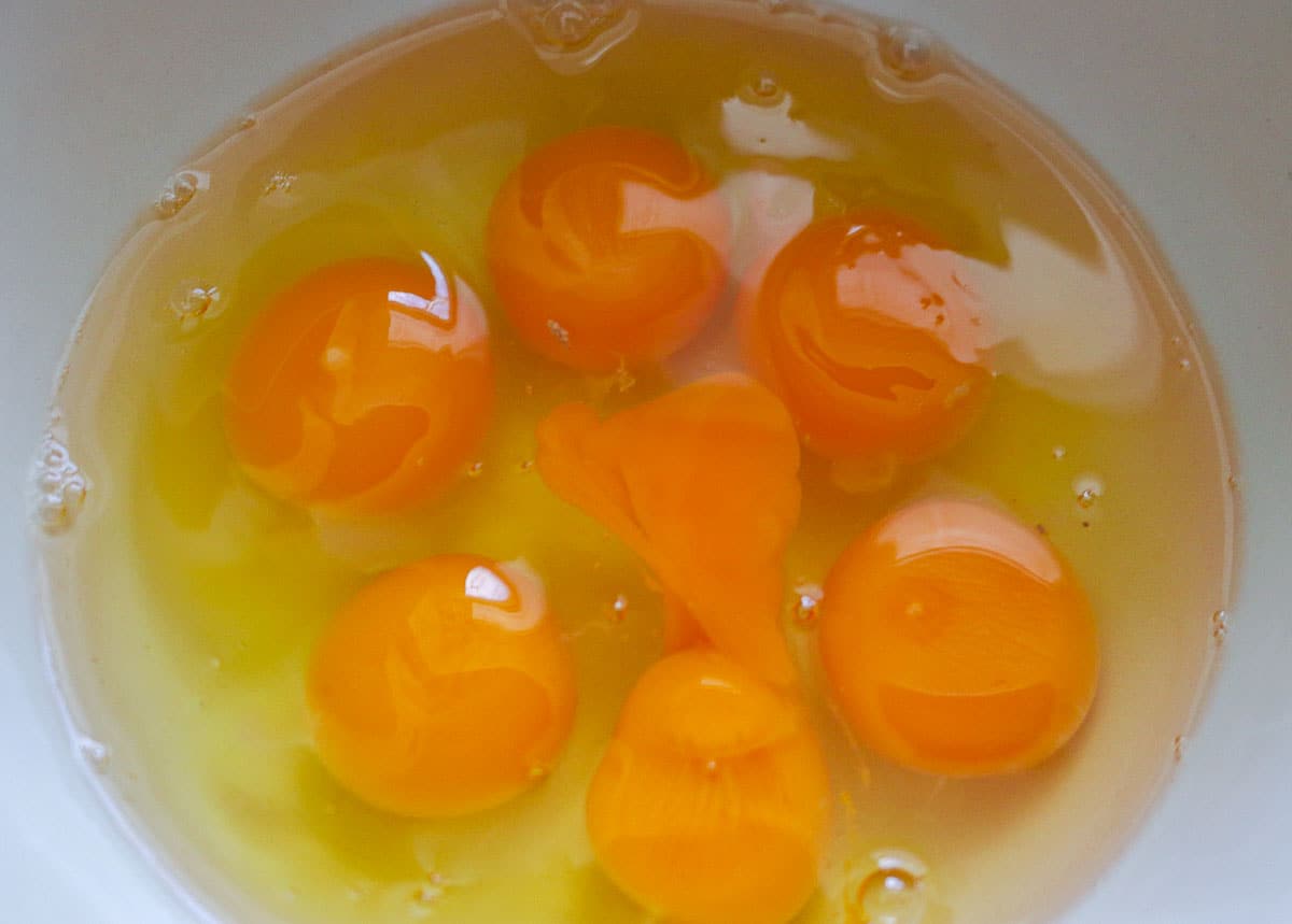 6 eggs in a white bowl